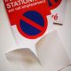 Stickers stationnement interdit car emplacement réservé.