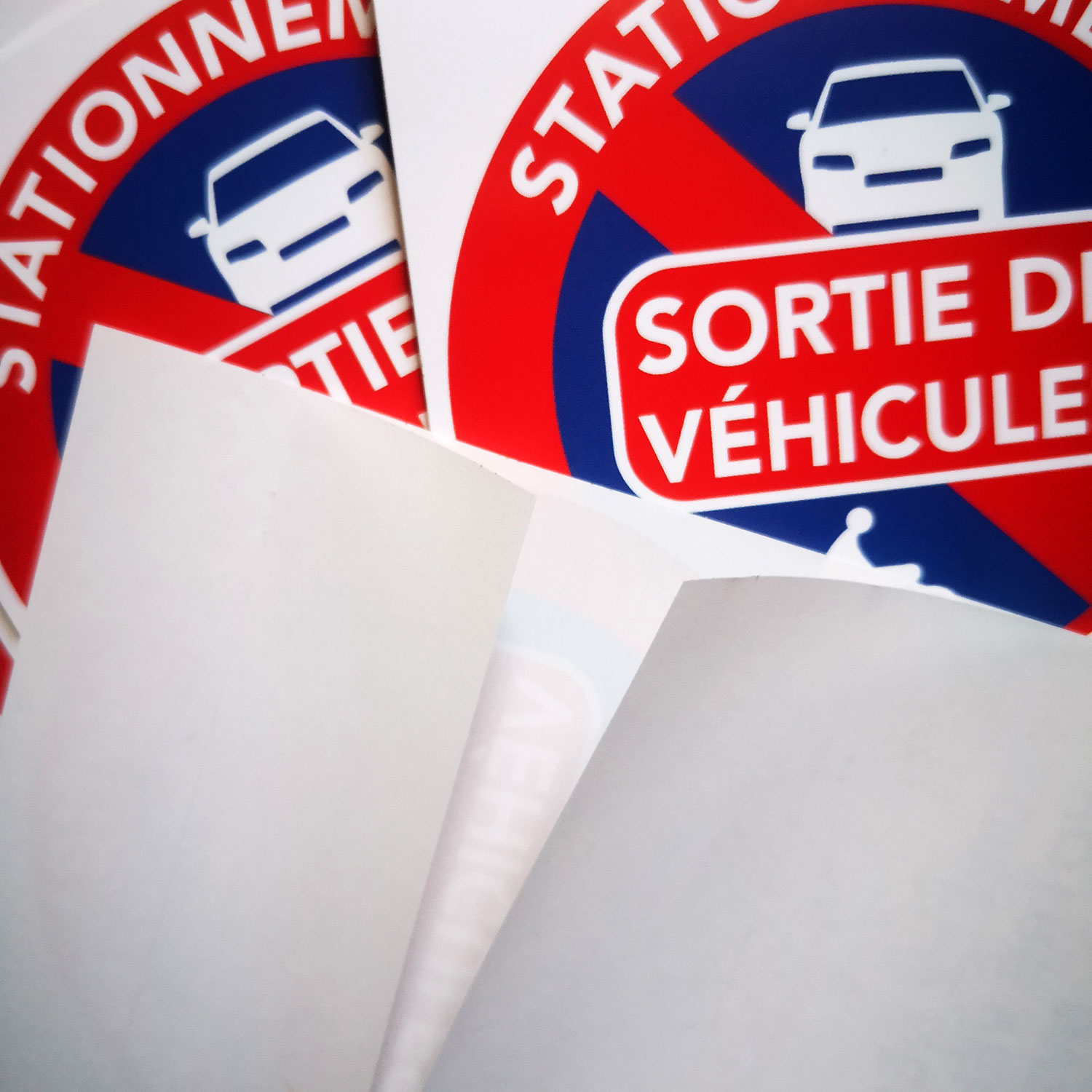 stationnement interdit devant une sortie de véhicules